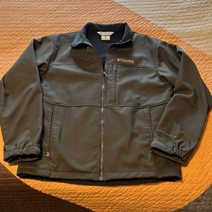 Columbia Omni-shield jacket. Mens size large. Olive green